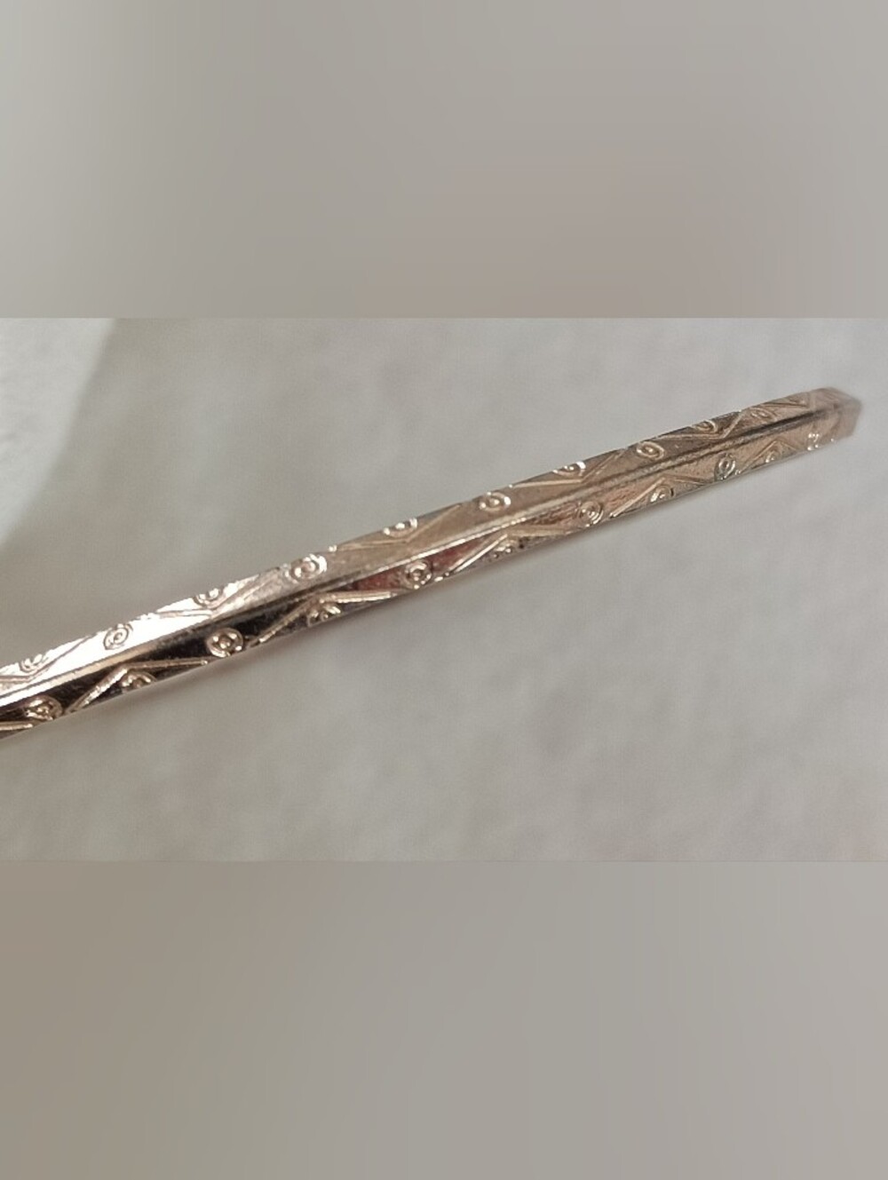 Delicate Textured Metal Bangle Bracelet - Rose Gold
